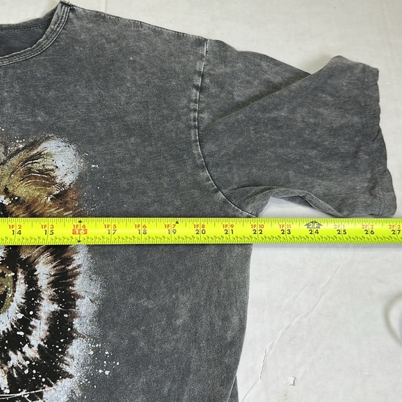 Caution to the Wind Women’s Size Large Tiger Grey Short Sleeve Crop Top NWOT - Picture 5 of 6